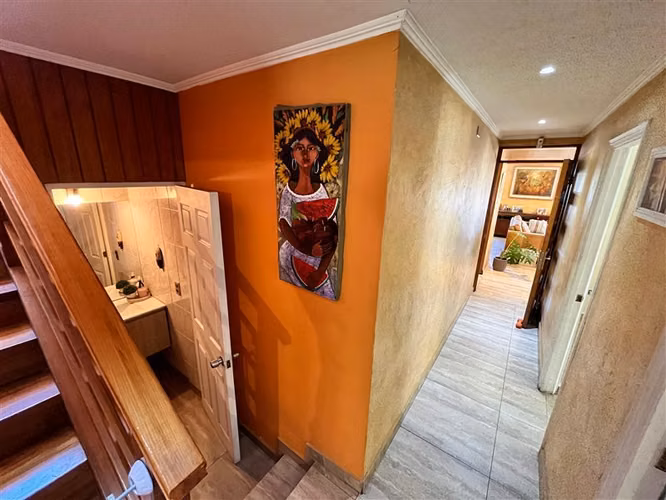 Casa en venta de 6 dorm.4 baños + 4 estac. en La Reina