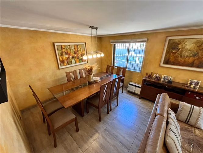 Casa en venta de 6 dorm.4 baños + 4 estac. en La Reina
