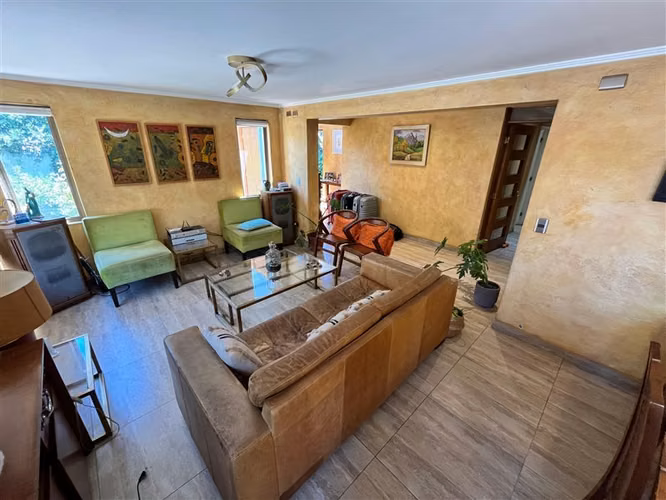 Casa en venta de 6 dorm.4 baños + 4 estac. en La Reina