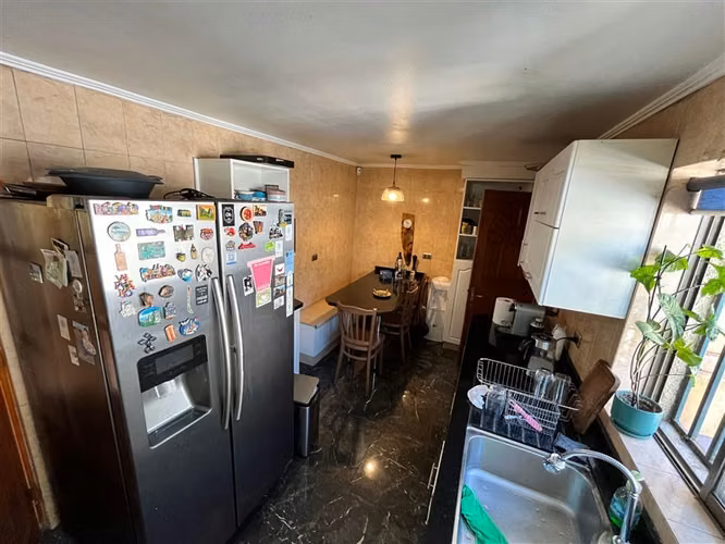Casa en venta de 6 dorm.4 baños + 4 estac. en La Reina