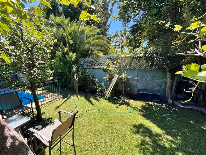 Casa en venta de 6 dorm.4 baños + 4 estac. en La Reina