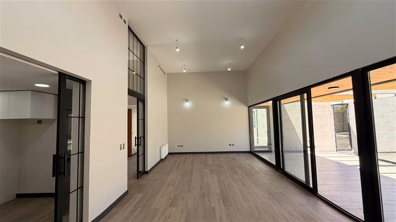 Casa en venta de 4 dorm. en Chillán con piscina - Imagen 7