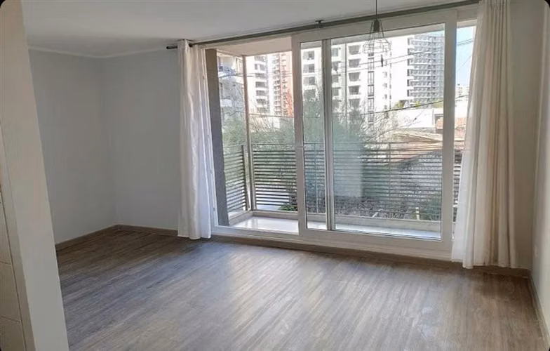 Se vende departamento en condominio en La Florida (2D-2B)