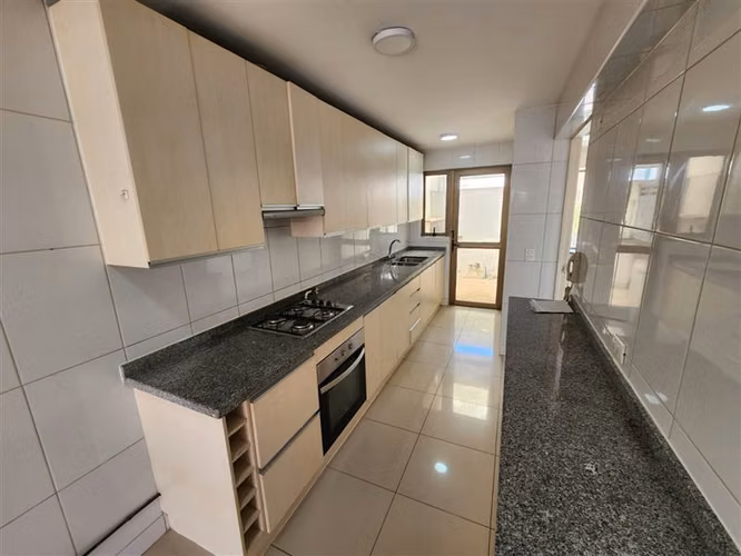 Casa en venta 4 dorm en Huechuraba dentro de condominio