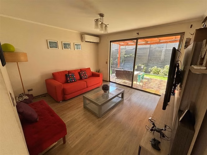 Casa en venta 4 dorm en Huechuraba dentro de condominio