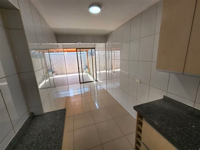 Casa en venta 4 dorm en Huechuraba dentro de condominio