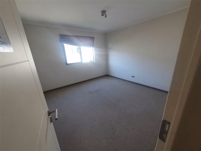 Casa en venta 4 dorm en Huechuraba dentro de condominio