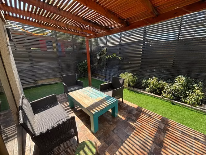 Casa en venta 4 dorm en Huechuraba dentro de condominio