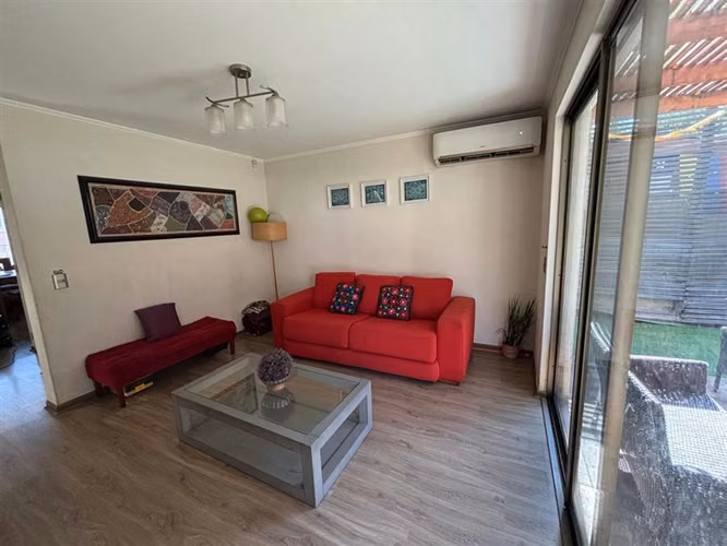 Casa en venta 4 dorm en Huechuraba dentro de condominio