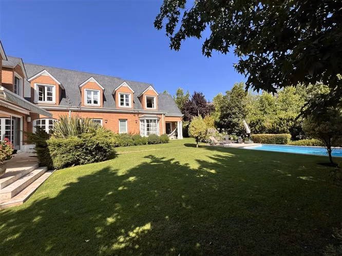 Casa en venta de 6 dorm. en Lo Barnechea - Imagen 4