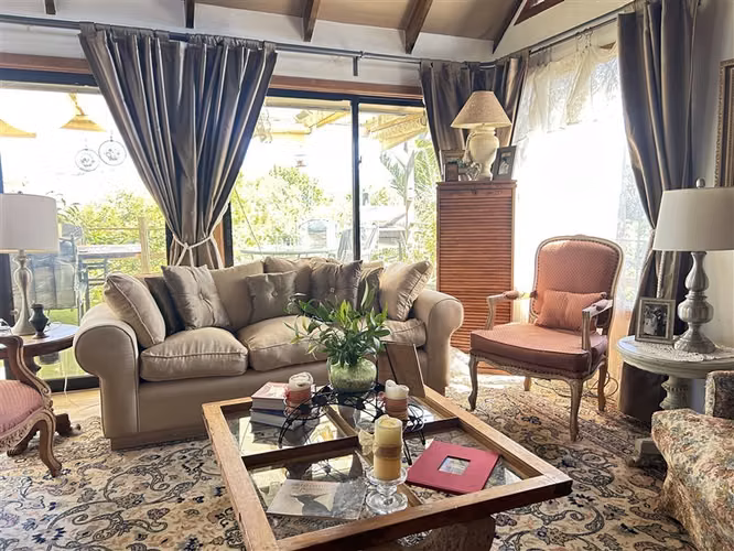 Se vende casa en Martín de Salvatierra.