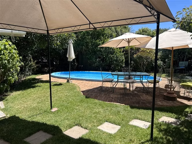 Vendo linda casa rodeada de naturaleza.