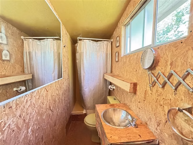 Se vende casa en Martín de Salvatierra.