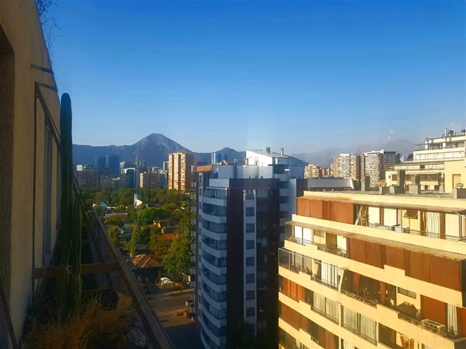 EXCELENTE DEPTO.EN CALLE RESIDENCIAL LAS CONDES, INVERSION!!