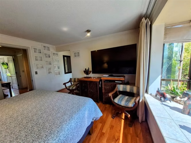 Casa en venta de 5 dorm. San Carlos de Apoquindo, Las Condes