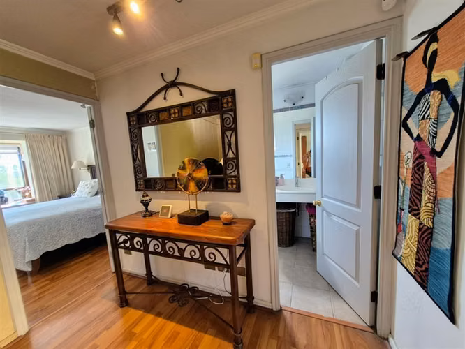 Casa en venta de 5 dorm. San Carlos de Apoquindo, Las Condes