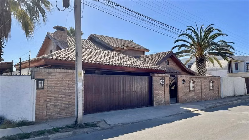 Casa en venta de 4 dormitorios con piscina en La Herradura