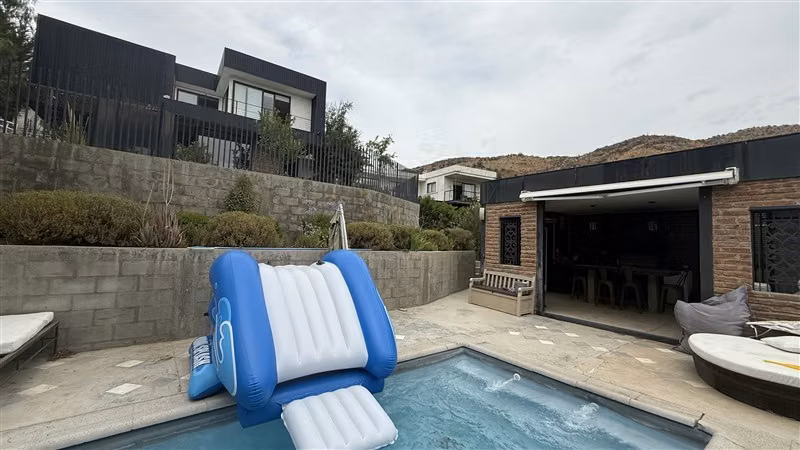 Casa en venta de 3 dorm. en Colina
