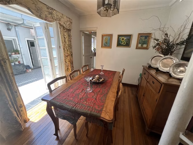 Casa en venta de 4 dorm. en Santiago