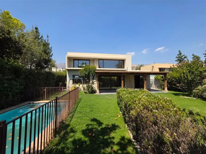 Casa en venta de 4 dorm. en Colina