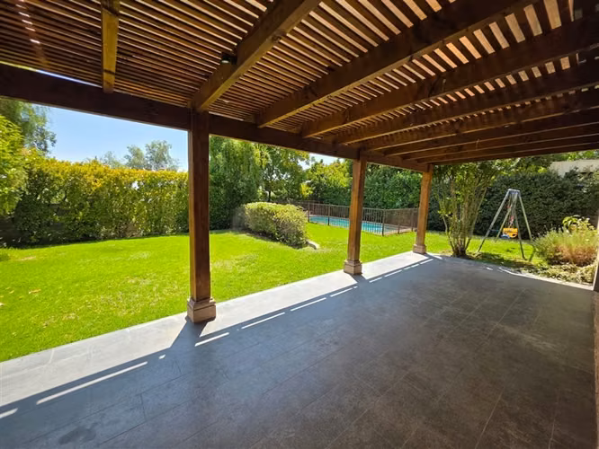 Casa en venta de 4 dorm. en Colina