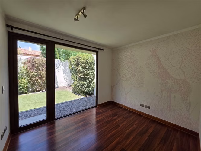 Casa en venta de 4 dorm. en Colina