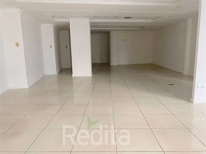 Local comercial 340m2 gran ubicación Escuela Militar