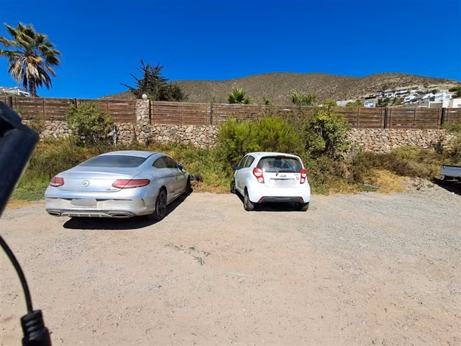 Gran terreno con casa en exclusivo sector de La Serena.