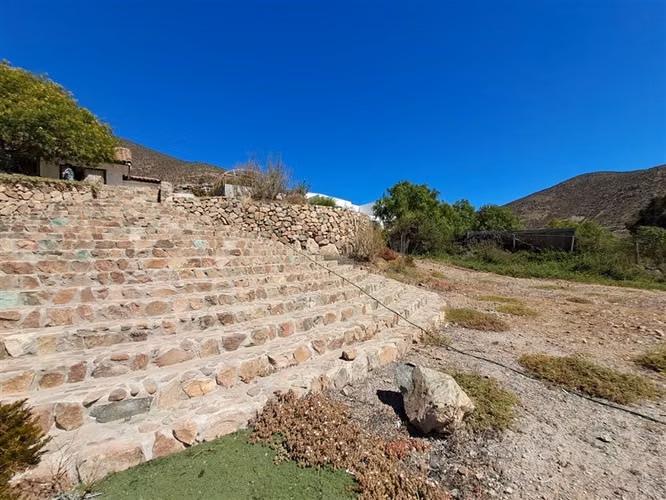 Gran terreno con casa en exclusivo sector de La Serena.