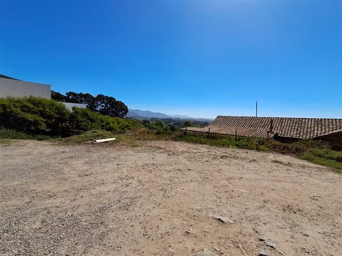 Gran terreno con casa en exclusivo sector de La Serena.