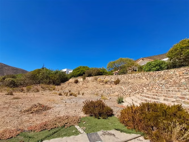 Gran terreno con casa en exclusivo sector de La Serena.