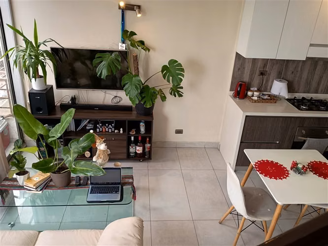 Venta cómodo depto duplex 1 dorm. cerca metro Pza Chacabucoo - Imagen 2