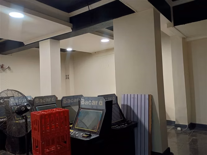 OPORTUNIDAD! Venta amplio local comercial en Santiago centro