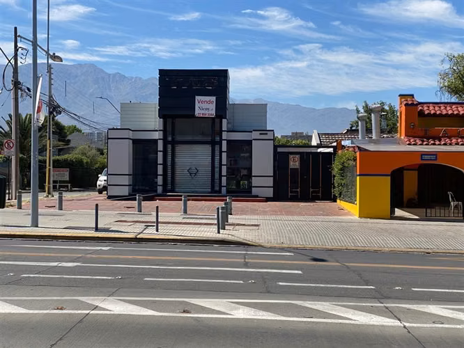 Local Comercial en arriendo en Vitacura para multiples usos