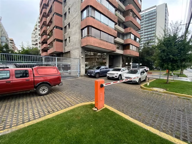 Oficina en Venta Sector Escuela Militar, Las Condes.