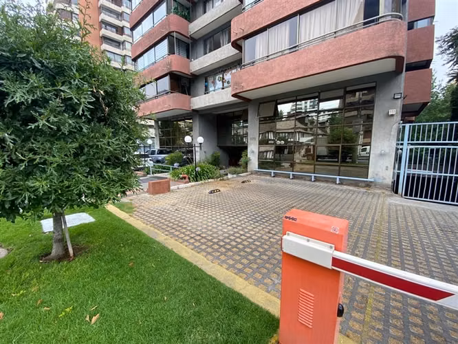 Oficina en Venta Sector Escuela Militar, Las Condes.