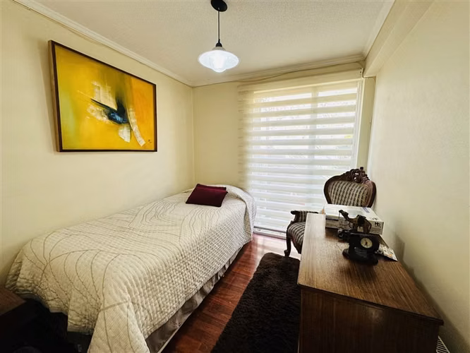 Casa en venta de 4 dorm. con piscina y quincho.