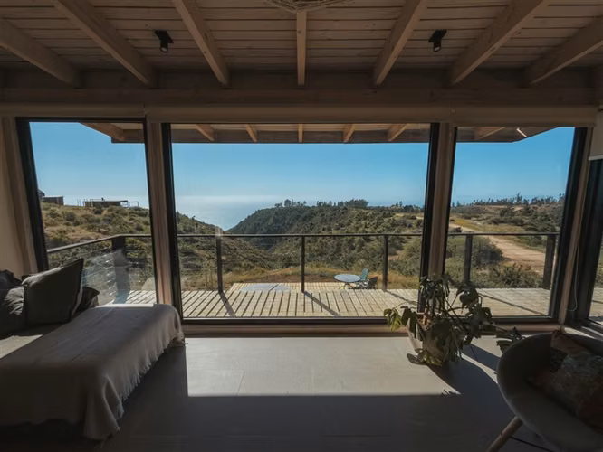 Casa moderna en arriendo con vista al mar para 8 personas