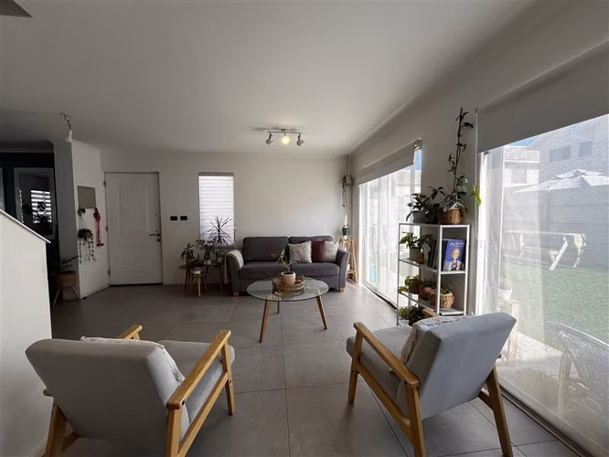 Casa en venta de 3 dorm.3 baños en Padre Hurtado