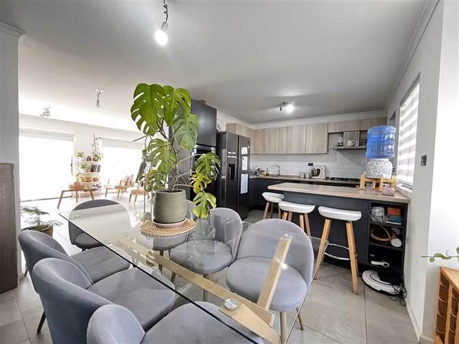 Casa en venta de 3 dorm.3 baños en Padre Hurtado