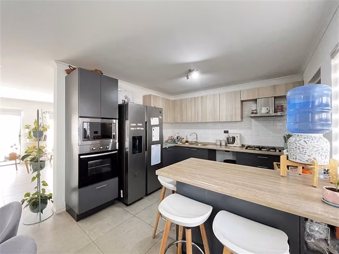 Casa en venta de 3 dorm.3 baños en Padre Hurtado