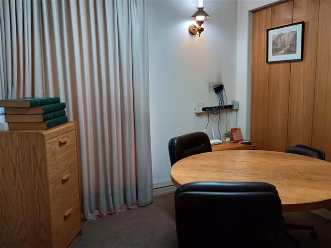 Venta de amplia oficina duplex en metro U de Chile, Santiago