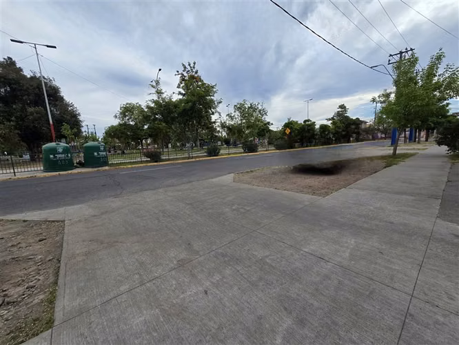 Terreno Comercial 1.050 mts2, Local y Casa, La Cisterna
