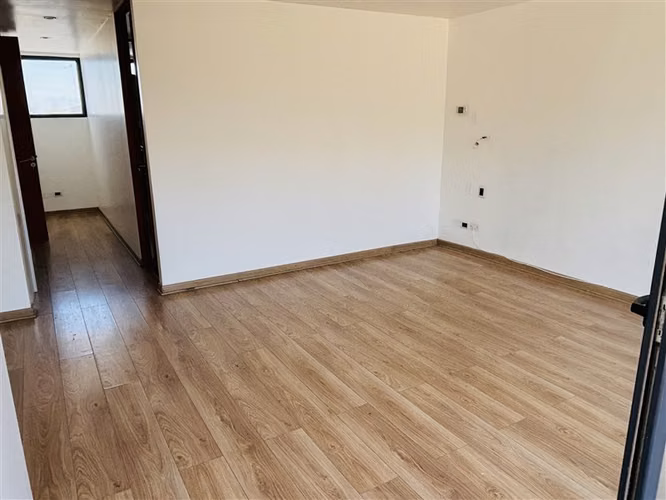 Casa en arriendo de 5 dorm. en Colina