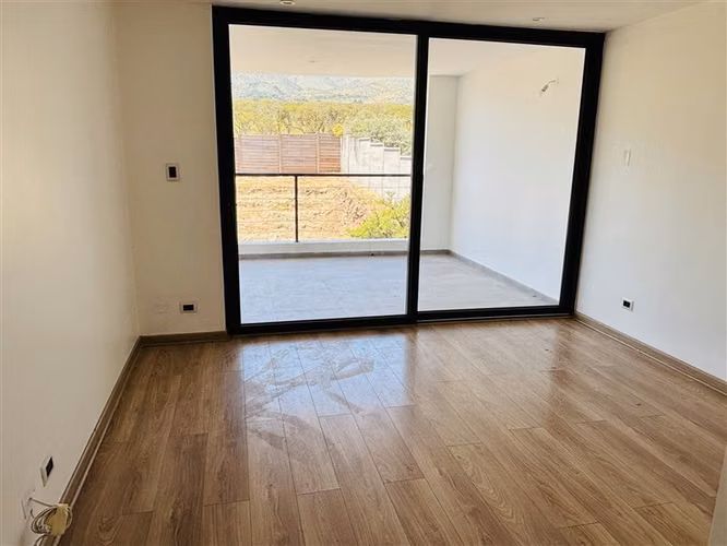 Casa en arriendo de 5 dorm. en Colina