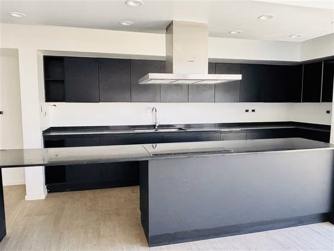 Casa en arriendo de 5 dorm. en Colina