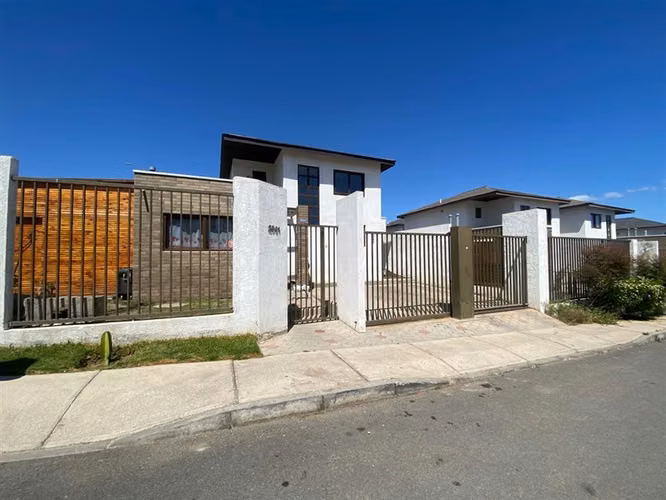 Casa en venta de 4 dorm. en La Serena