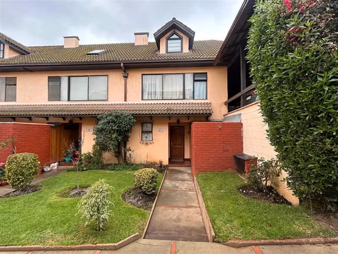 Casa en venta de 4 dorm. en Viña del Mar