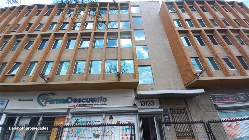Oficina en venta en Lo Barnechea, 4 privados, 3 baños