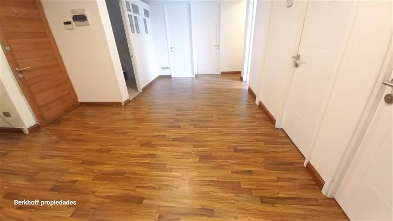 Oficina en venta en Lo Barnechea, 4 privados, 3 baños